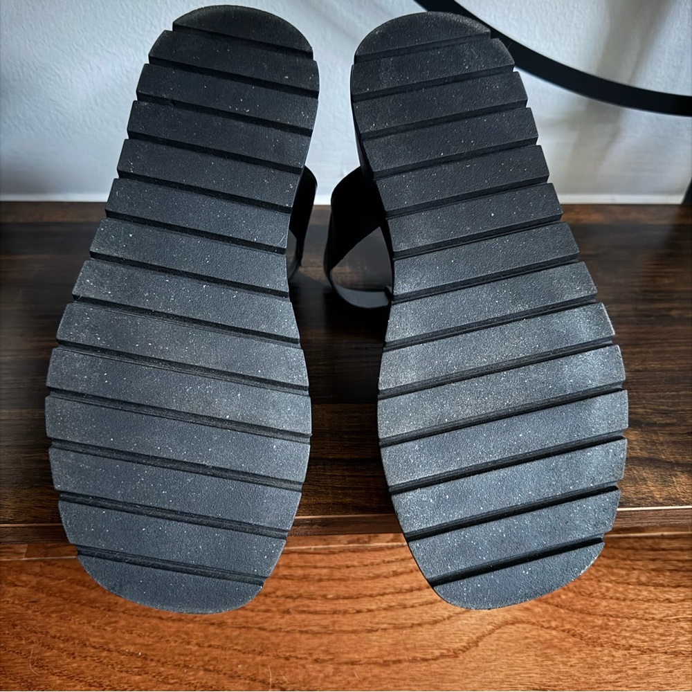 Steve Madden Black Sandals with Gold Buckle - Picture 5 of 5